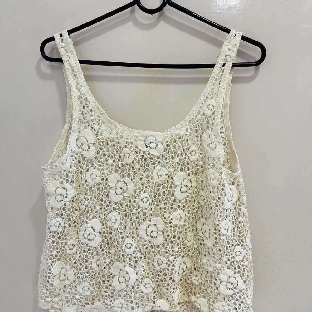 ❤️Forever 21 cut work top - Picture 4 of 5